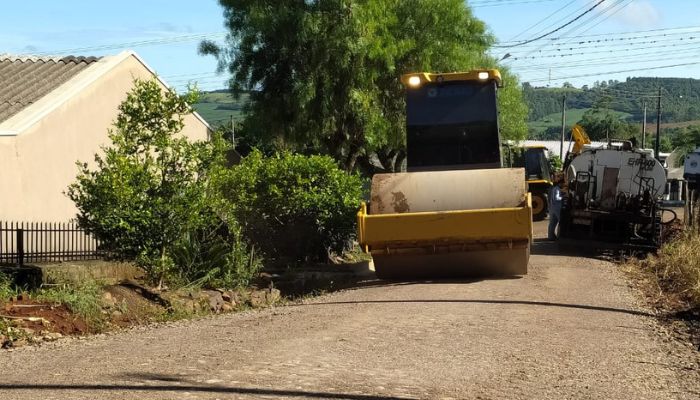 Guaraniaçu - Prefeitura intensifica pavimentação asfáltica, agora é a vez dos bairros Bertuol e Santa Clara